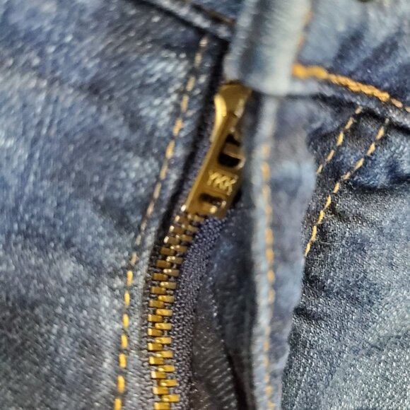 Torrid Shorts Womens 22 Blue Distressed Frayed Hem Denim Casual Stretch Jorts - Picture 9 of 11